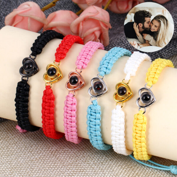 Pulsera tejida de corazón
