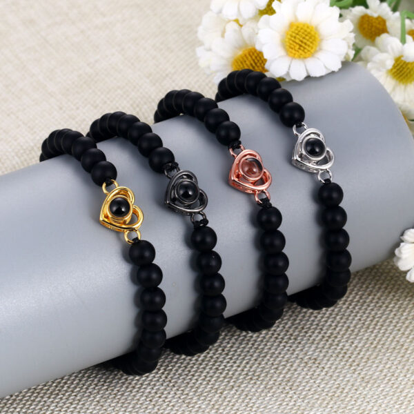 Pulsera de piedras con dije de corazón - Imagen 4