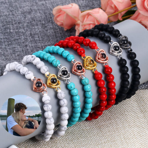 Pulsera de piedras con dije de corazón